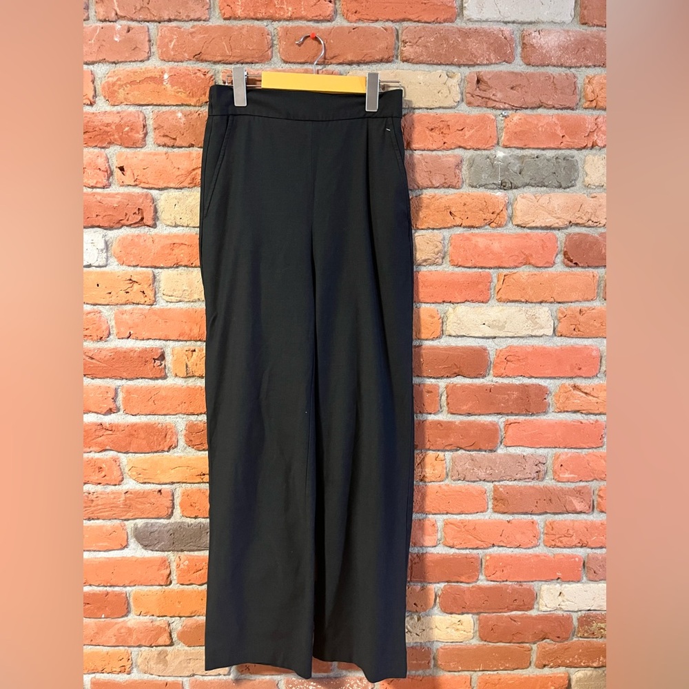 Aritzia. Sunday Best Black Trousers. Size small